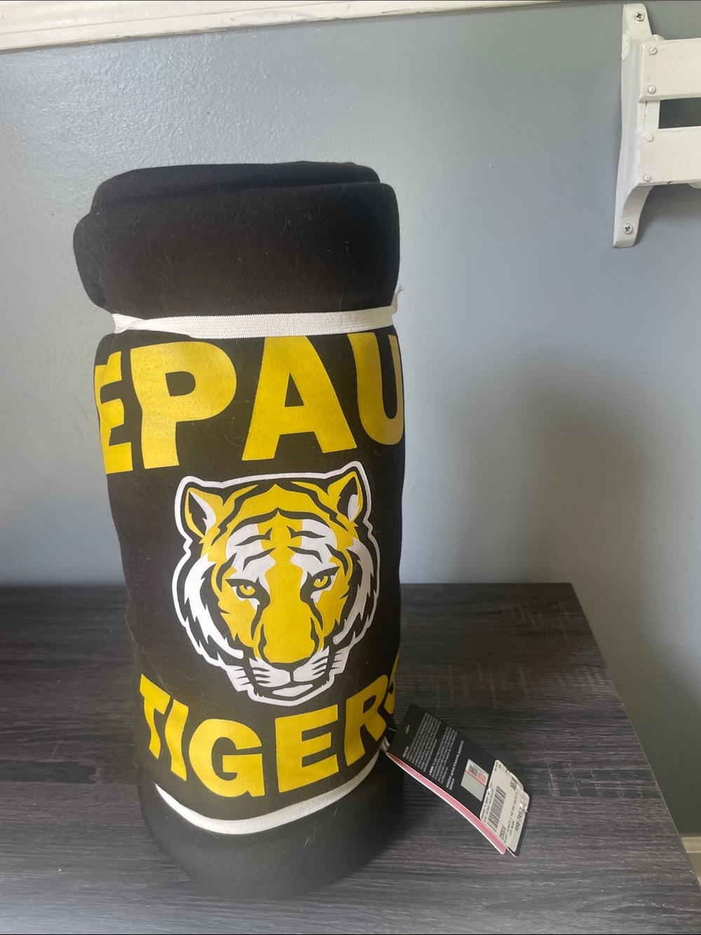 LOGO depauw university throw blanket